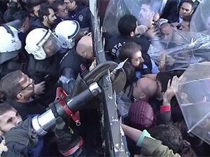Turkish riot police outside of the Istanbul headquarters of the Bugun and Kanalturk TV stations (Twitter)