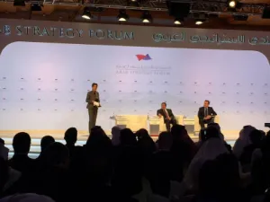 Former UK prime minister David Cameron, and former CIA chief Leon Panetta, discuss the main global political forecasts for 2017 in a session moderated by Becky Anderson of CNN. (Twitter/Arab Strategy Forum)