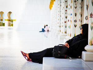 Emirati woman at the Sheikh Zayed Mosque in Abu Dhabi (Flickr)