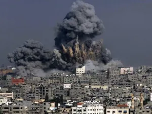 Heavy smoke billows from a section of Gaza City in the Gaza Strip. (AFP/ File)