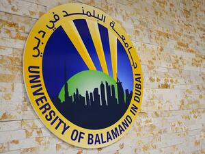 تم اعتماد الجامعة من قبل هيئة الاعتماد الأكاديمي، وهي إدارة حكومية لترخيص واعتماد الدرجات العلمية من وزارة التربية والتعليم في دولة الإمارات العربية المتحدة.