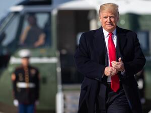 US President Donald Trump walks to Air Force One prior to departure from Joint Base Andrews in Maryland, October 22, 2018. (SAUL LOEB / AFP)