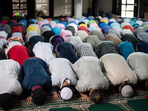 Despite the fact that Muslims commit far fewer attacks, US media coverage increases by an average of four and a half times in those circumstances. (twitter) 