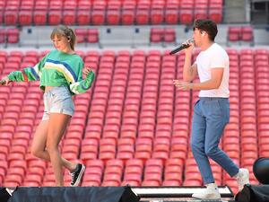 Taylor Swift surprised fans by bringing out Niall Horan on stage. (Twitter)