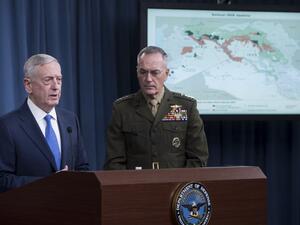US Secretary of Defense Jim Mattis (L) and Chairman of the Joint Chiefs of Staff Marine General Joseph Dunford hold a press briefing at the Pentagon in Washington, DC, May 19, 2017. (AFP/Saul Loeb)