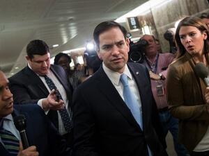 Flanked by reporters, Sen. Marco Rubio walks to a Senate Foreign Relations Committee business hearing to vote on US Secretary of State nominee Rex Tillerson, on Capitol Hill, January 21, 2017 in Washington, DC. (AFP/Drew Angerer)
