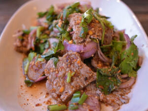 سلطة البيف بالطريقة التايلاندية (nisfeldunia.ahram.org.eg/)