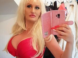 New Natalie King Barbie look (screenshot)