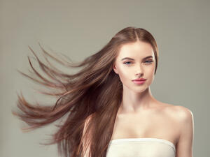 تعتبر مشكلة تقصّف أطراف الشعر من المشاكل الرئيسية 