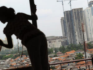 Woman washing window glass at home (AFP/File Photo)	