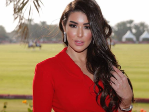 تعتبر الفساتين الحمراء من أكثر فساتين السهرة سحراً وجاذبية