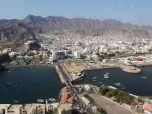 استهداف جديد لمدمرة أميركية بصواريخ قبالة سواحل اليمن
