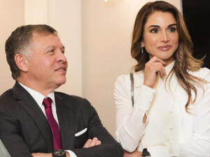 الملكة رانيا تخطف الأنظار بثوب أردني جميل