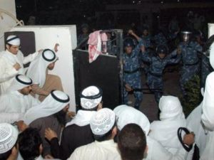 الشرطة الكويتية تهاجم نوابا من المعارضة
