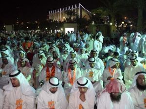 آلاف المتظاهرين هتفوا "الشعب يريد اسقاط المرسوم"