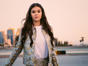 Hailee wore an artistic shirt dress (Source: haileesteinfeld /  Instagram )