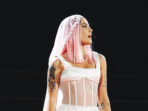 She's been single for almost a month now (Source: iamhalsey / Instagram ) 