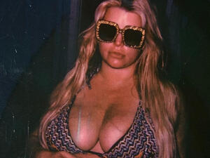 She's ready to welcome here third child any day now (Source: jessicasimpsion / Instagram) 