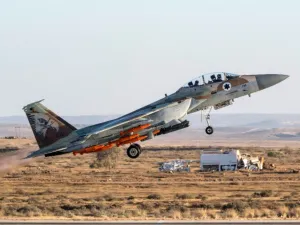 An Israeli F-15 fighter jet takes off from Hatzerim airbase in the Negev desert on June 29, 2017 (AFP Photo/JACK GUEZ)