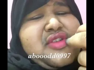 ظهر عبر مقاطع فيديو بشكل غير لائق وتصرفات مسيئة للذوق العام