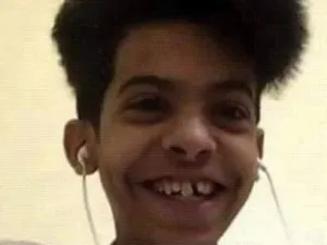 الشاب الكوميدي المعروف بلقب "أبو سن"
