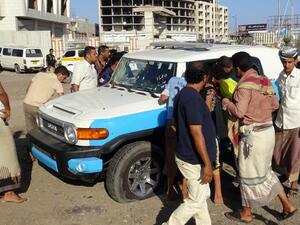 Yemenis look at a police vehicle after gunmen opened fire on it killing two policemen, on March 5, 2016, in the main southern city of Aden. (AFP/Salah al-Obeidi)
