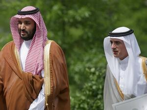 وزير الخارجية السعودي عادل الجبير الى جانب بن سلمان 