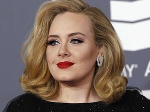  النجمة العالمية أديل