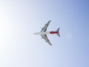 ضابط متمرد يهاجم المحكمة العليا بمروحية