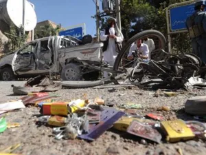 التفجير أسفر عن إصابة 50 آخرين، وأن المسجد المستهدف يقع في قاعدة عسكرية 

مقتل 26 على الأقل في انفجار بمسجد في إقليم خوست شرق أفغانستان