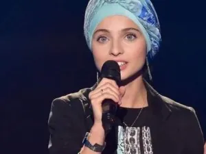 محجبة سورية في مسابقة غناء فرنسية