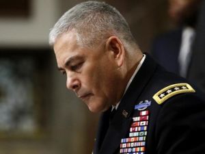 قائد القوات الأمريكية في أفغانستان الجنرال جون كامبل