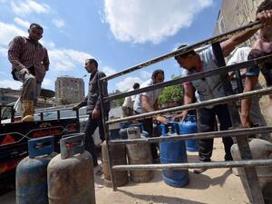 An Egyptian man loads gas cylinders onto a truck to be refilled at a warehouse in Cairo, Egypt, on September 11, 2016. (AFP/ File) An Egyptian man loads gas cylinders onto a truck to be refilled at a warehouse in Cairo, Egypt, on September 11, 2016. (AFP/ File)