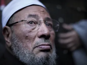 القرضاوي يبلغ من العمر 90 عاما وحكم عليه بالإعدام غيابيا في عهد عبد الفتاح السيسي - أرشيف