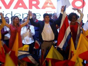 انتخاب مرشح يسار الوسط كارلوس ألفارادو رئيسا لكوستاريكا 