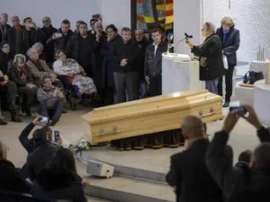 وصول جثمان المعارض حسين آيت احمد إلى الجزائر