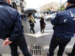 عنصران من الامن الجزائري