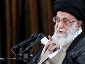 خامنئي يعترف: مشكلاتنا زادت.. والقدرات الشرائية تراجعت