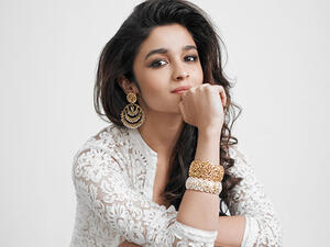 الممثلة الهندية الشابة عليا بهات