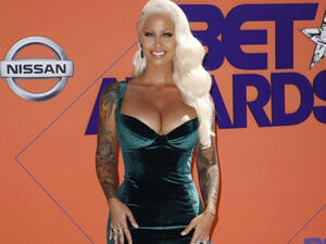 She's known for turning heads on the red carpet (source: amber rose / Instagram ) 