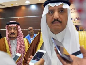 ليس من المتوقع أن يبادر أحمد بتحرك رغم ما يجتاحه من غضب وخوف على العائلة 