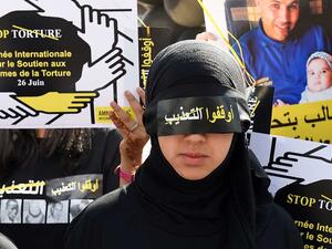 اندلعت الاحتجاجات في تشرين الأول/أكتوبر 2016 إثر مقتل بائع سمك سحقا في آلية جمع نفايات