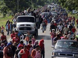 تقدر الشرطة الفيدرالية المكسيكية عدد المشاركين في القافلة بنحو 3 آلاف شخص
