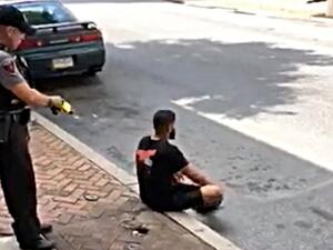 صور الفيديو أحد المارة في لانكستر بولاية بنسلفانيا ونشره على فيسبوك 