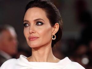 النجمة العالمية أنجلينا جولي