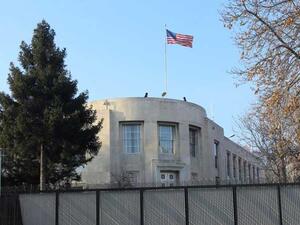 قالت السفارة إن خدمات مقابلات التأشيرات والخدمات الروتينية الأخرى ستلغى 