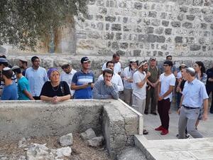 عشرات المستوطنين اقتحموا المسجد في ذكرى ما يسمى "السنة العبرية"