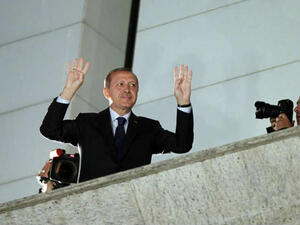 أردوغان يبالغ كثيراً في نجاحه ويسرد تاريخه