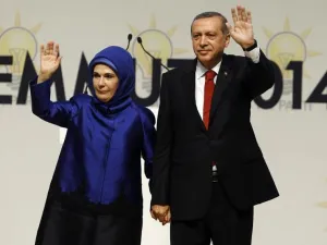 تكهن بعض الإعلام والسياسيين بإمكانية حل أردوغان البرلمان بعد فوز المعارضة والدعوة إلى انتخابات مجدداً