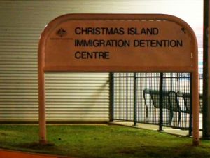 استراليا تستعيد السيطرة على مركز لاحتجاز اللاجئين بعد عصيان فيه
